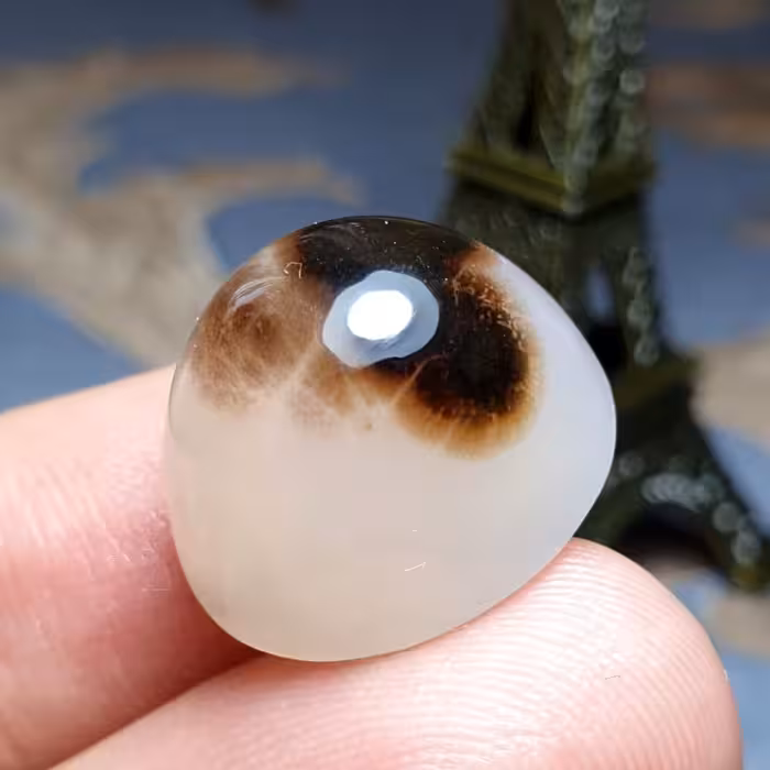  نگین درشت فوق العاده زیبای سنگ صد درصد طبیعی عقیق بسیار خاص اصل خراسانی
کد 26432
