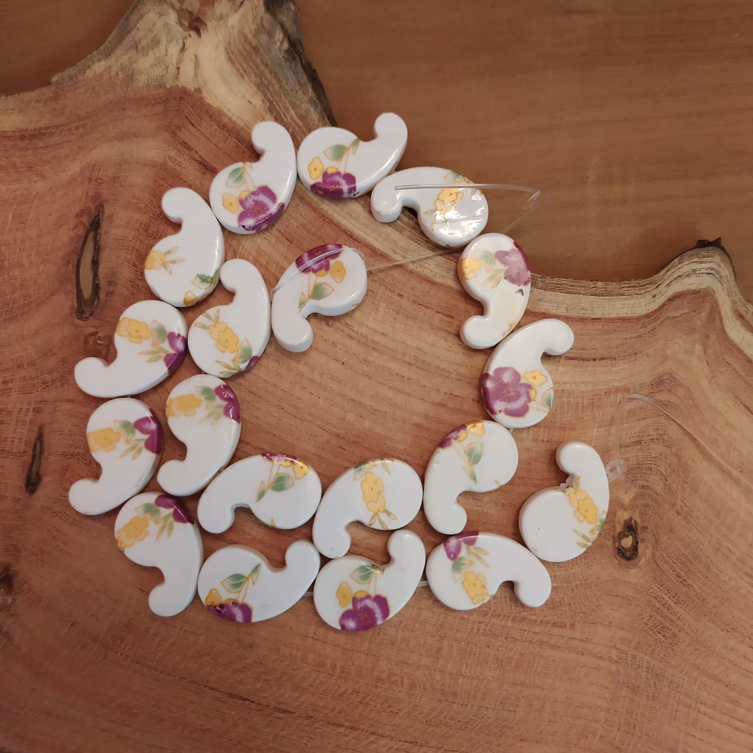 سرامیک گلدار طرح بته جقه یا اسلیمی