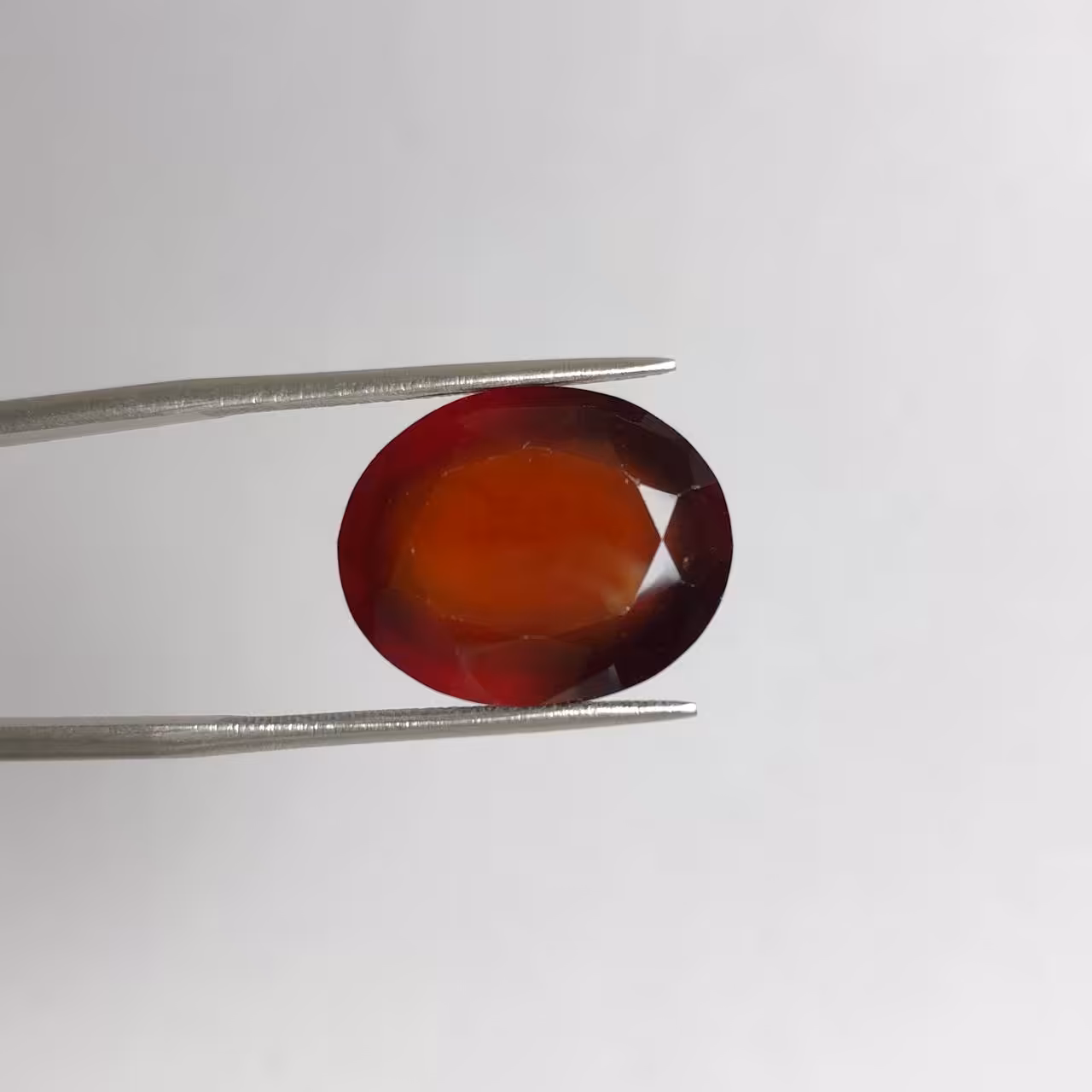 نگین قیمتی گارنت هسونیت طبیعی قرمز بیضی 240210