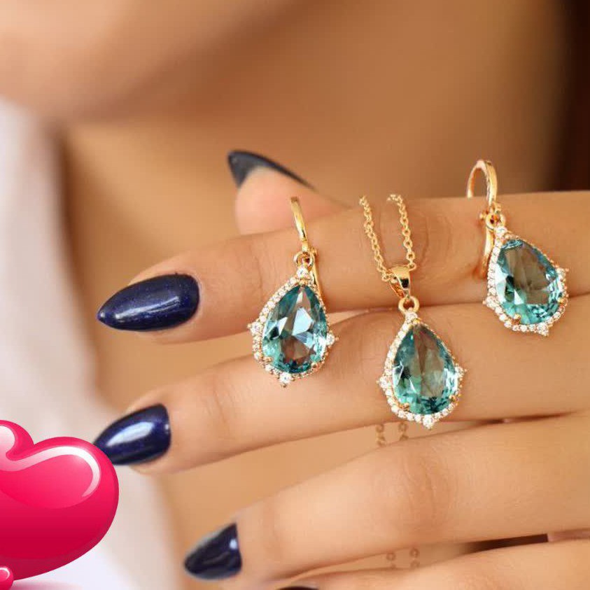 نیم ست جدید و لوکس جواهری
برند معروف YSX دقیقا مشابه طلا و رنگ ثابت شامل پلاک گوشواره همراه با زنجیر ضد حساسیت مدل 2872