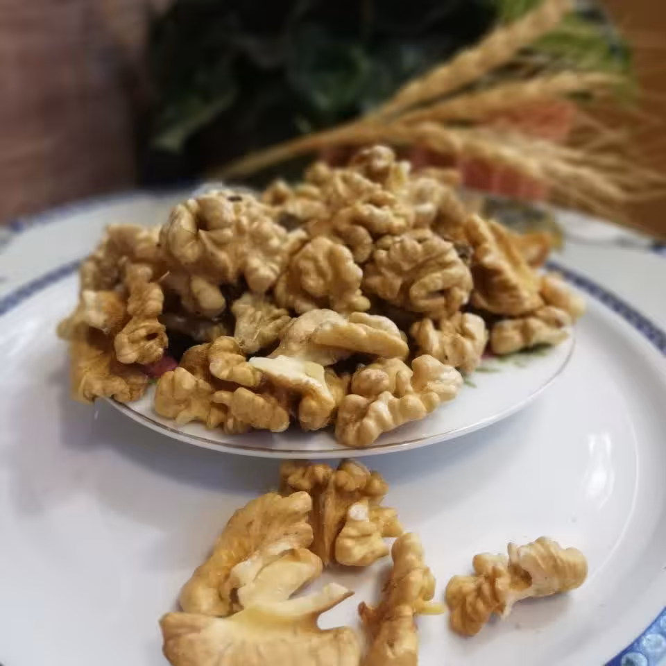 مغز گردو سفید ، امسالی و تازه ،با قیمت ویژه و ارسال رایگان