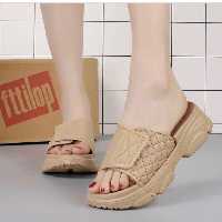 دمپایی چسپی