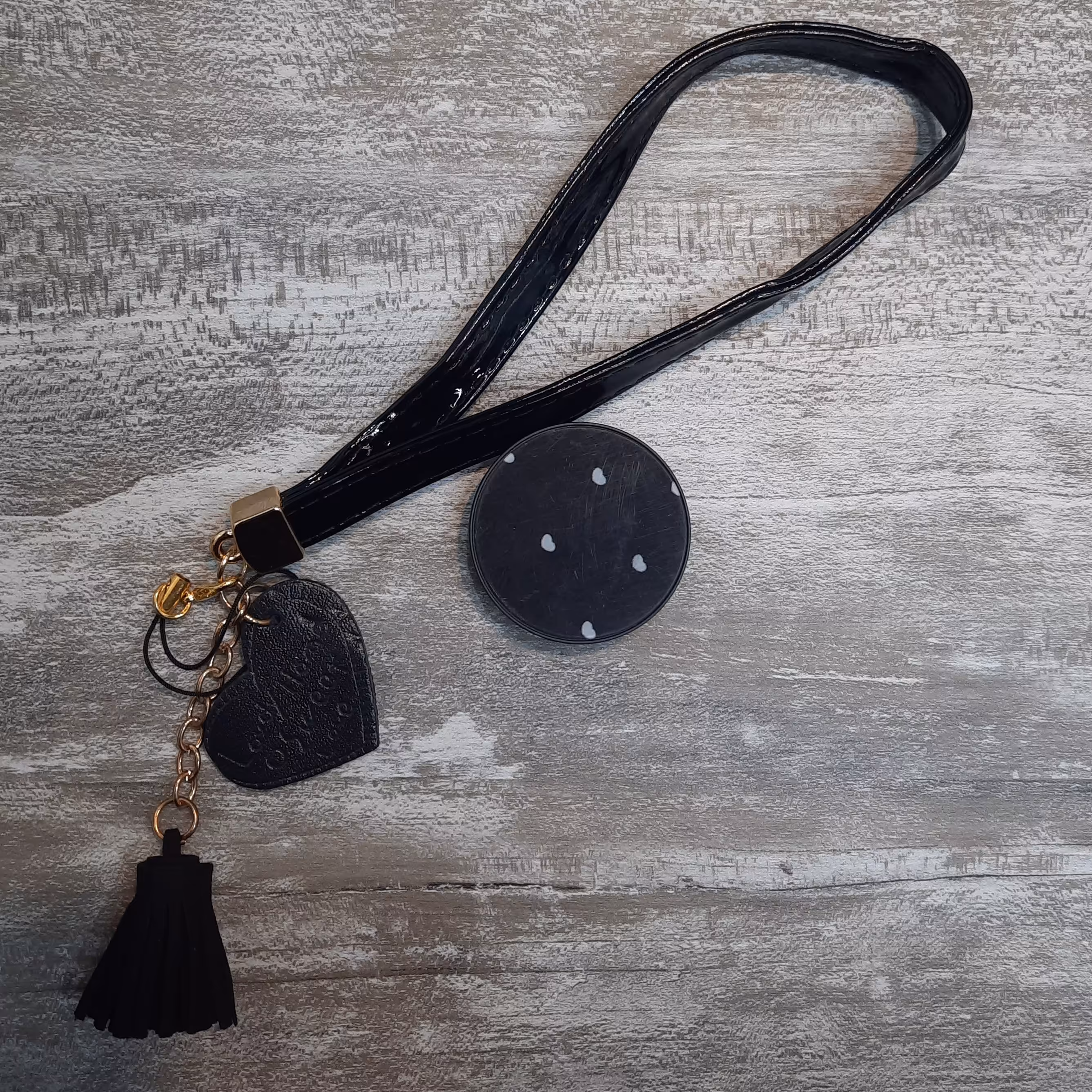 بندآویز و پاپ سوکت قلبی