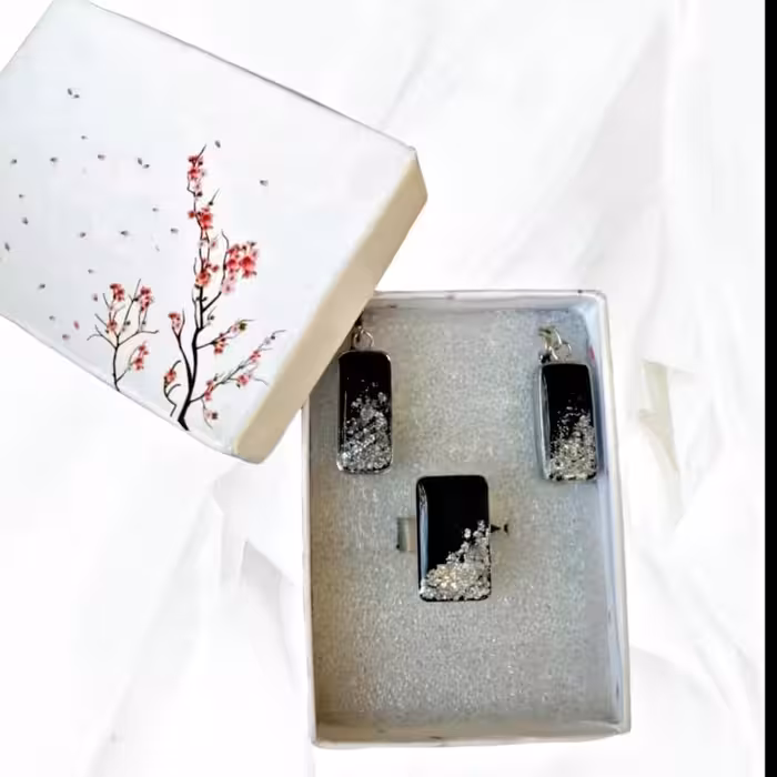 زیورآلات رزینی. بسیار سبک و شیک با ماندگاری همیشگی 