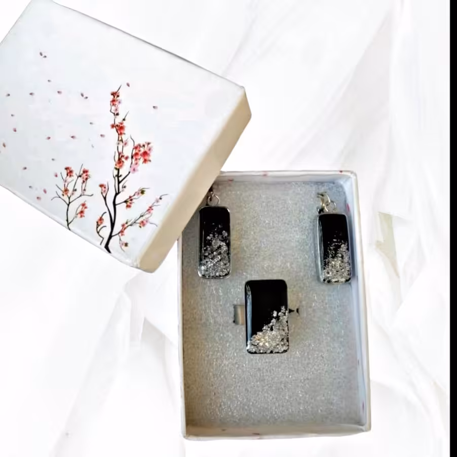 زیورآلات رزینی. بسیار سبک و شیک با ماندگاری همیشگی 