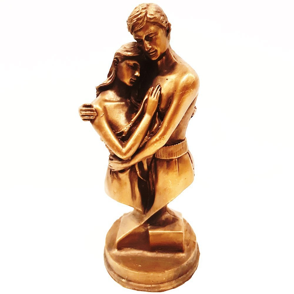 مجسمه شورعشق رنگ طلایی
