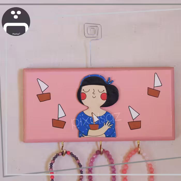استند جاکلیدی و زیورآلات طرح دختر و قایق پیکسل ساز/جنس چوبی و نقاشی شده