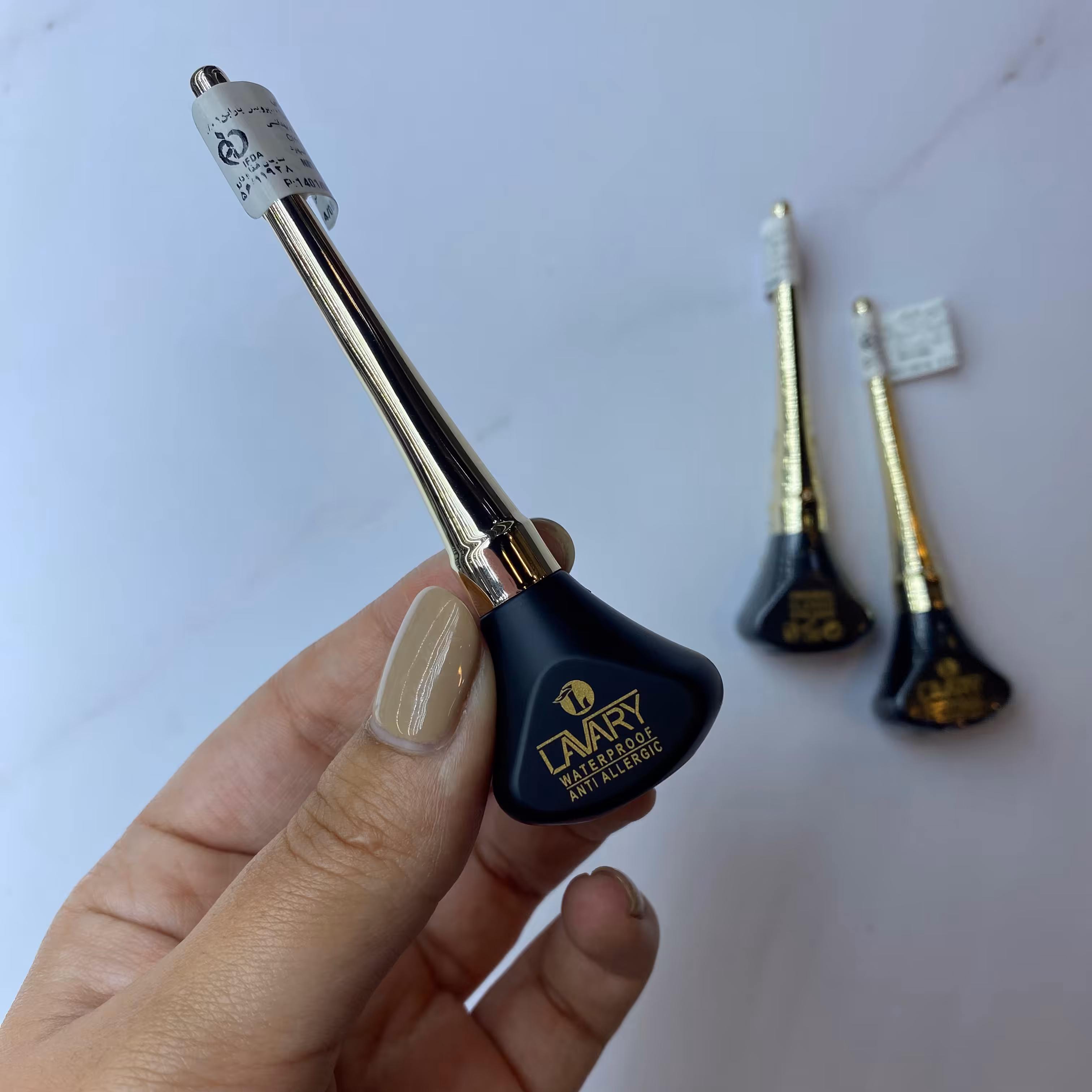 خط چشم مویی لاواری