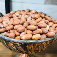 بادام زمینی آستانه شور با کیفیت و بی نظیر