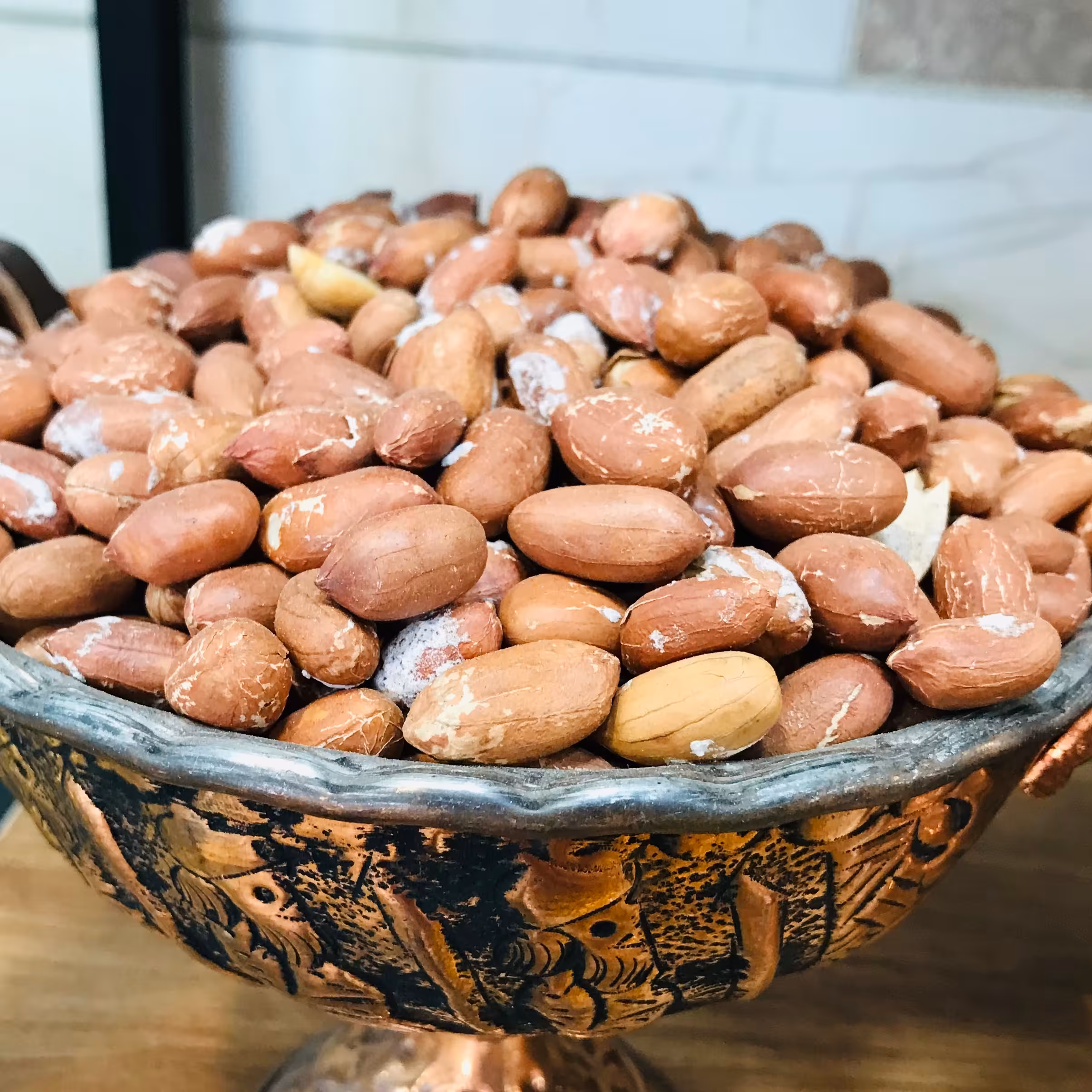 بادام زمینی آستانه شور با کیفیت و بی نظیر