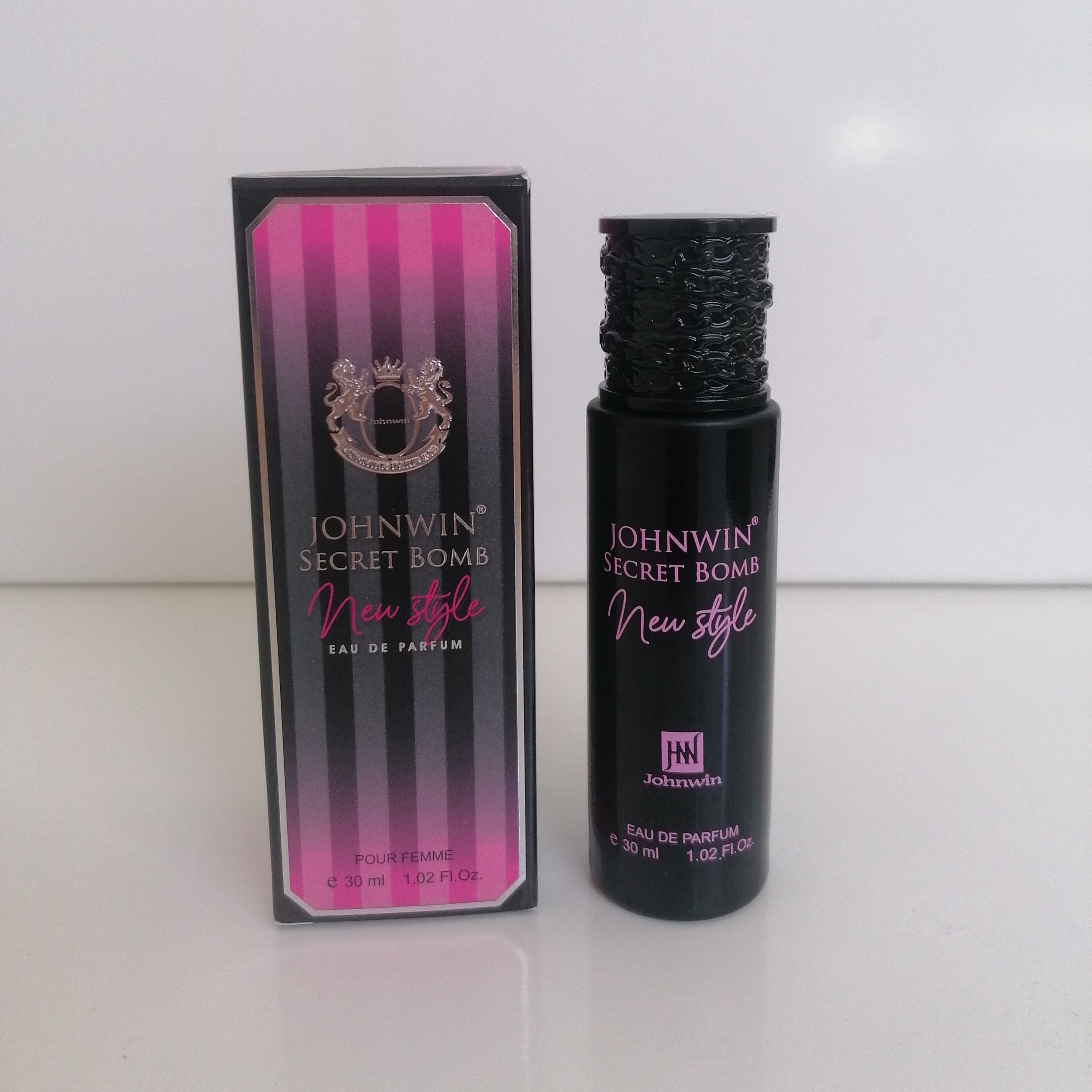 ادکلن زنانه ویکتوریا سکرت بامب شل نیویورک جانوین اصل 30 میل 