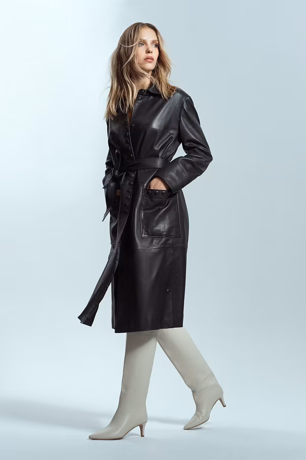 مانتو بلند مشکی زنانه کت سنگر چرمی سیاه و سفید استلا Derimod