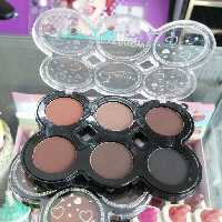 پلت سایه ابرو در 6 رنگ
به همراه کانتور یا محو ابرو
(رنگ روشن ردیف بالا)