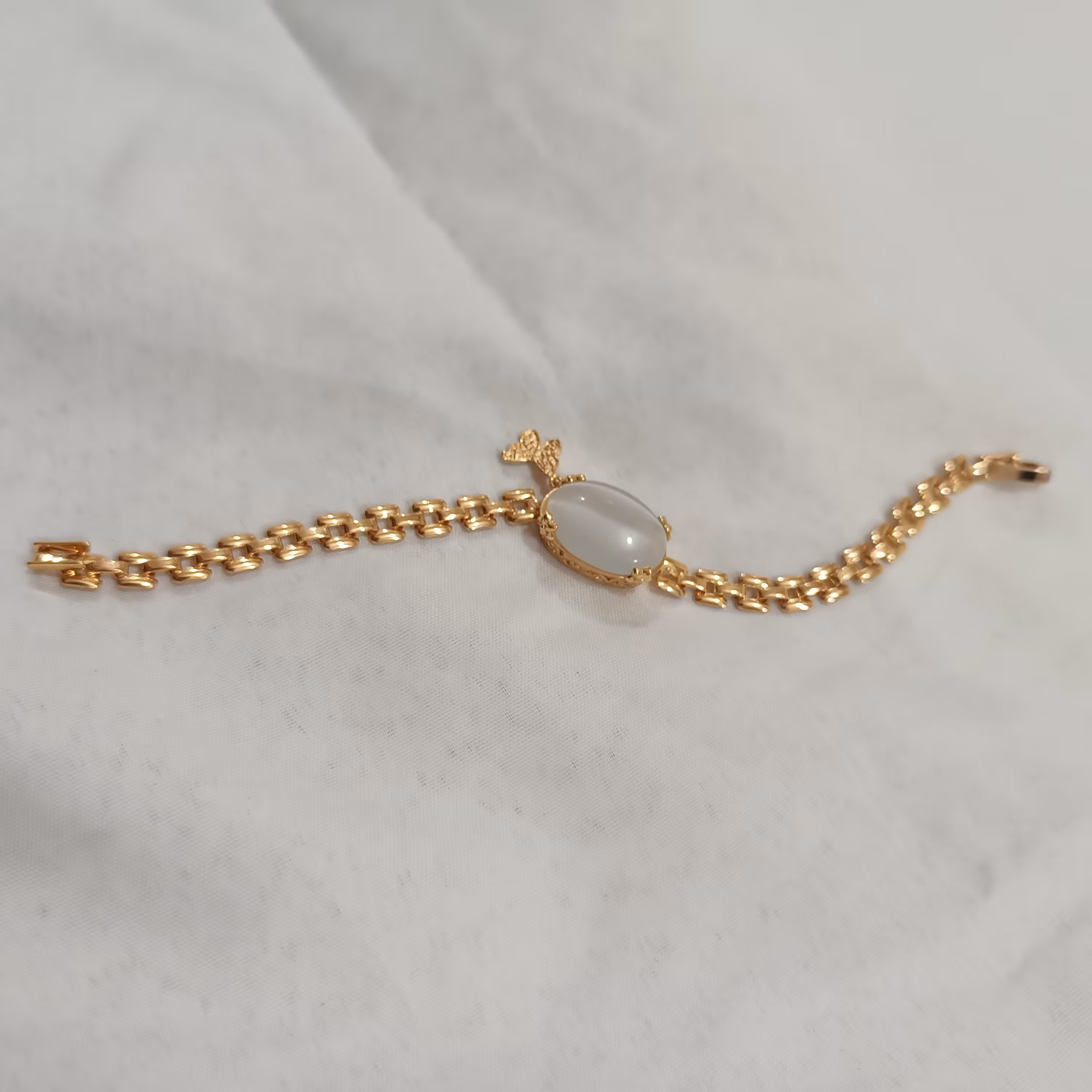 دستبند یاقوت سفید جواهر نشان مارک معتبر  ژوپینگ