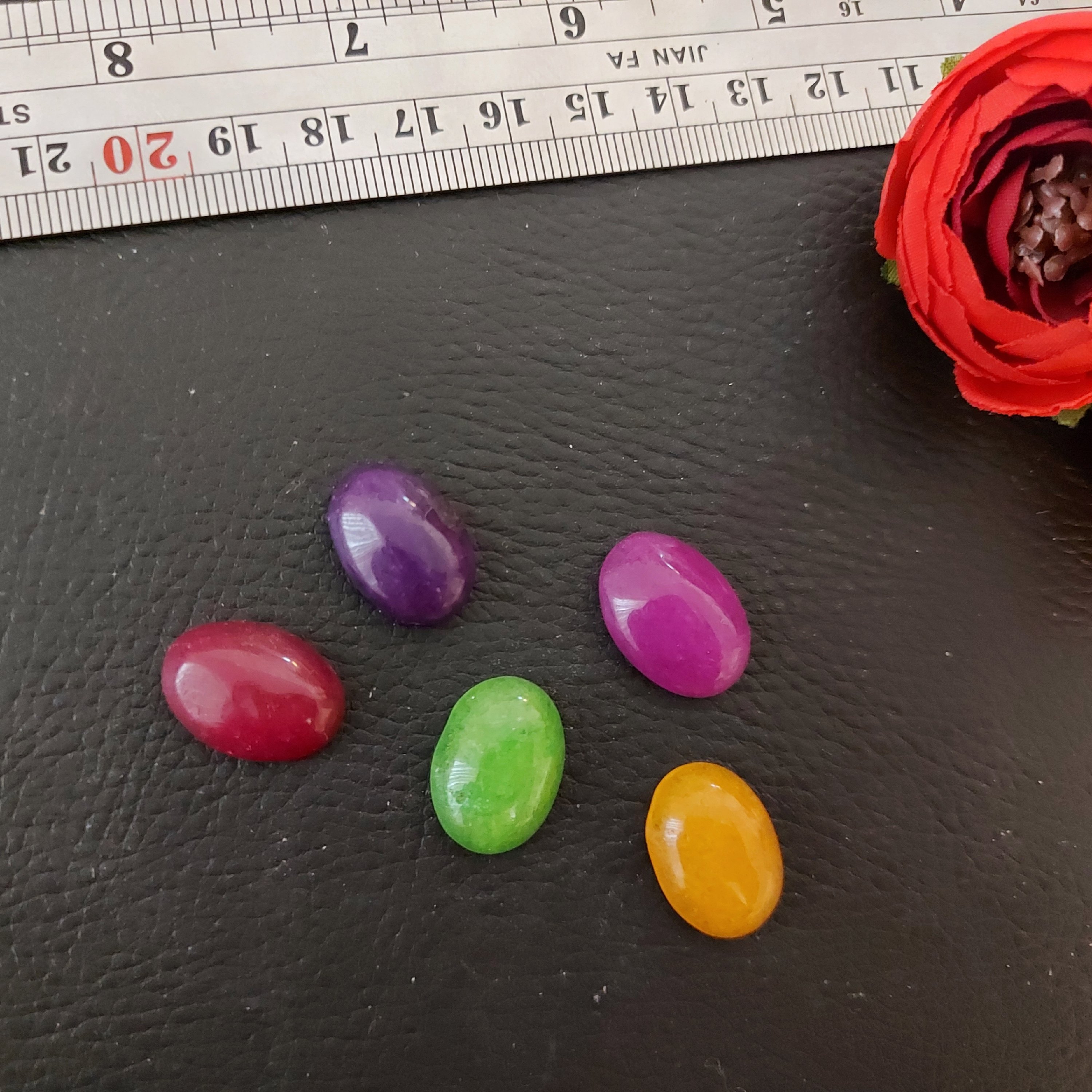 نگین های سنگی جیددانه ای 