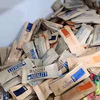 شکلات سه گرمی کاکائویی Anish بسته 500 گرمی