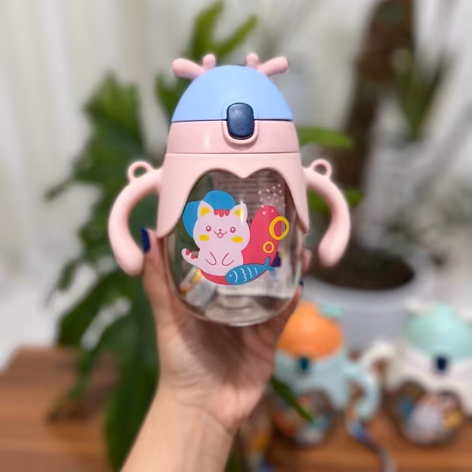 قمقمه فانتزی مدل گوزن نی دار  بند دار  300 میل قمقمه نشکن قمقمه دانش آموزی قمقمه دخترانه قمقمه پسرانه قمقمه گوزن