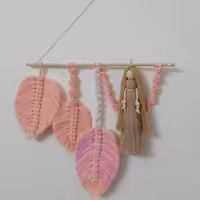 آویز مکرومه برگ و عروسک