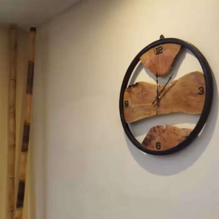 ساعت چوبی دیواری دست ساز از چوب گردو