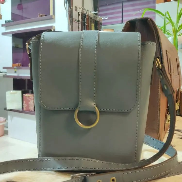 کیف دوشی چرم بسیار زیبا