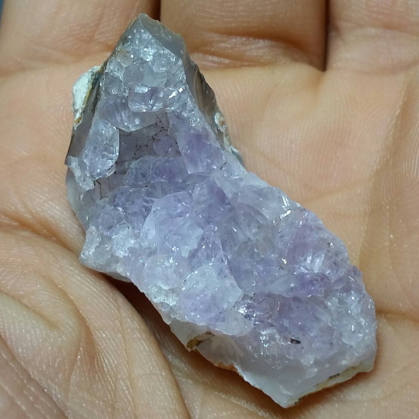 سنگ راف حبه آمتیس پر رنگ خاص بسیار زیبا دیدنی کاملا طبیعی شاهکار خلقت کد 9332