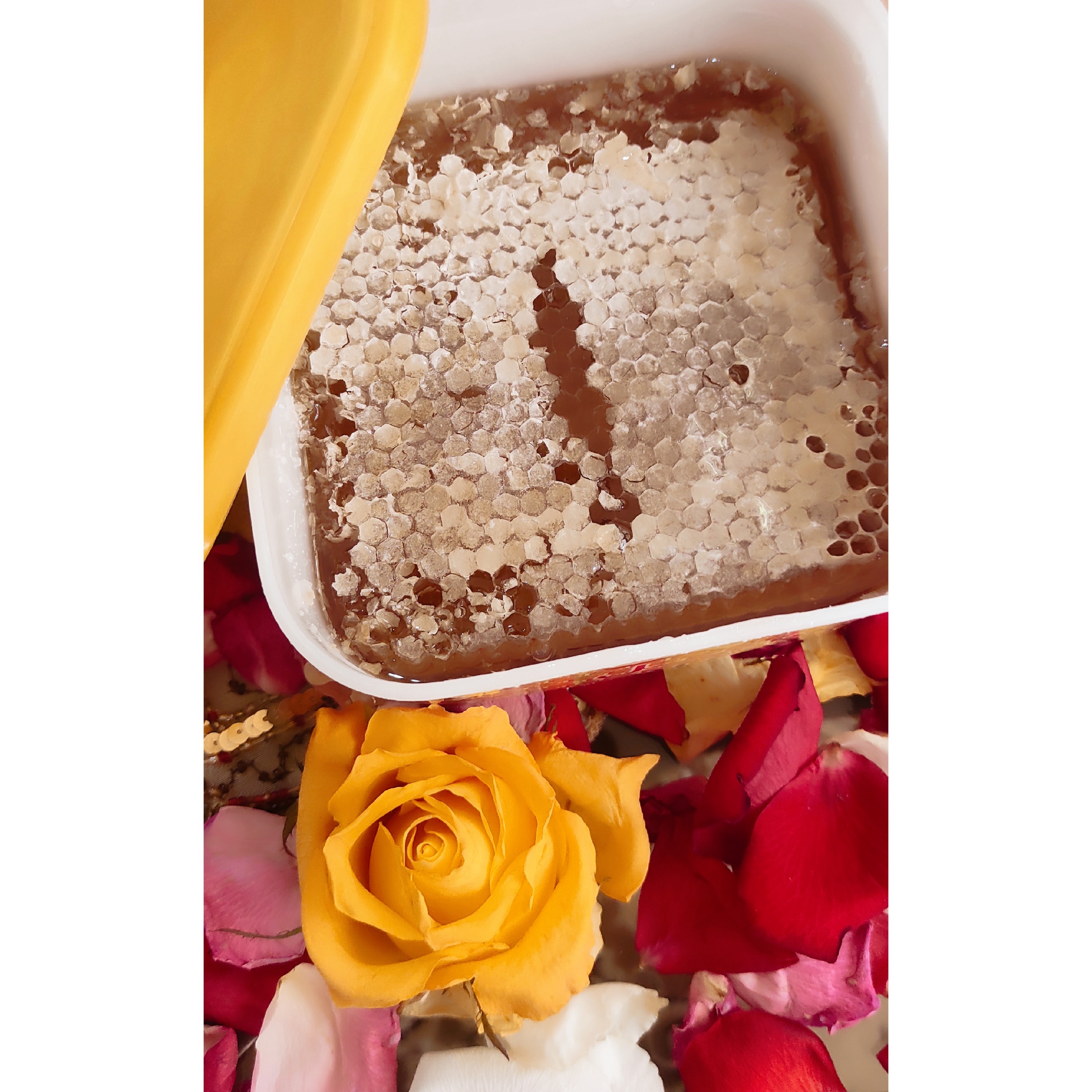 یک کیلو عسل طبیعی با موم