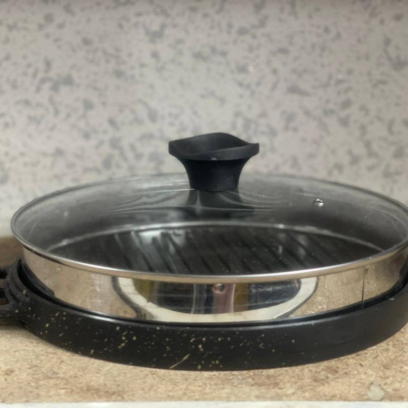 تابه گریل اصلی سایز 28 cm همراه با درب پیرکس (ارسال رایگان)