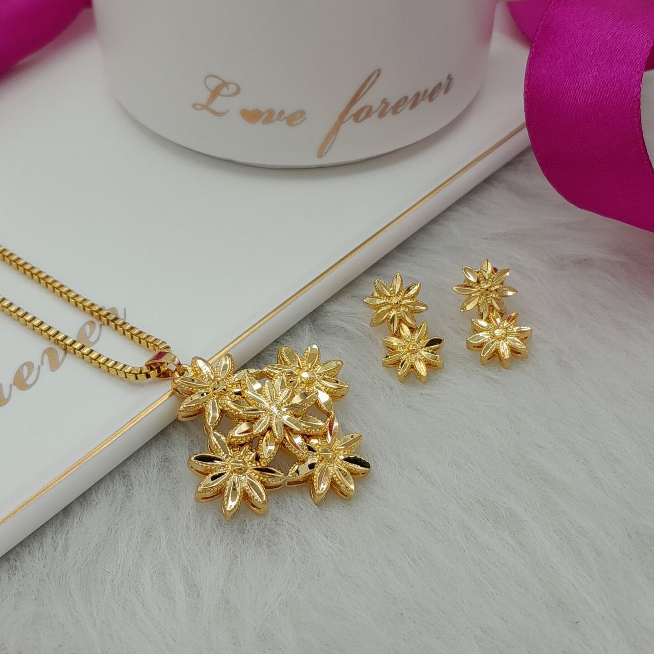 نیم ست طرح طلا با زنجیر 45 سانتی طرح دیپلمات اصل رنگ ثابت 