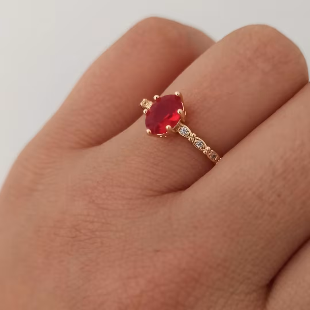انگشتر نگین قرمز 
