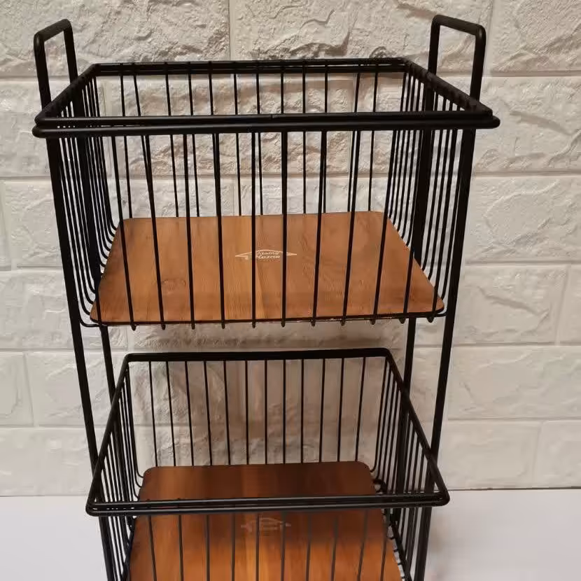 سبد سیب زمینی و پیاز با کفی چوبی