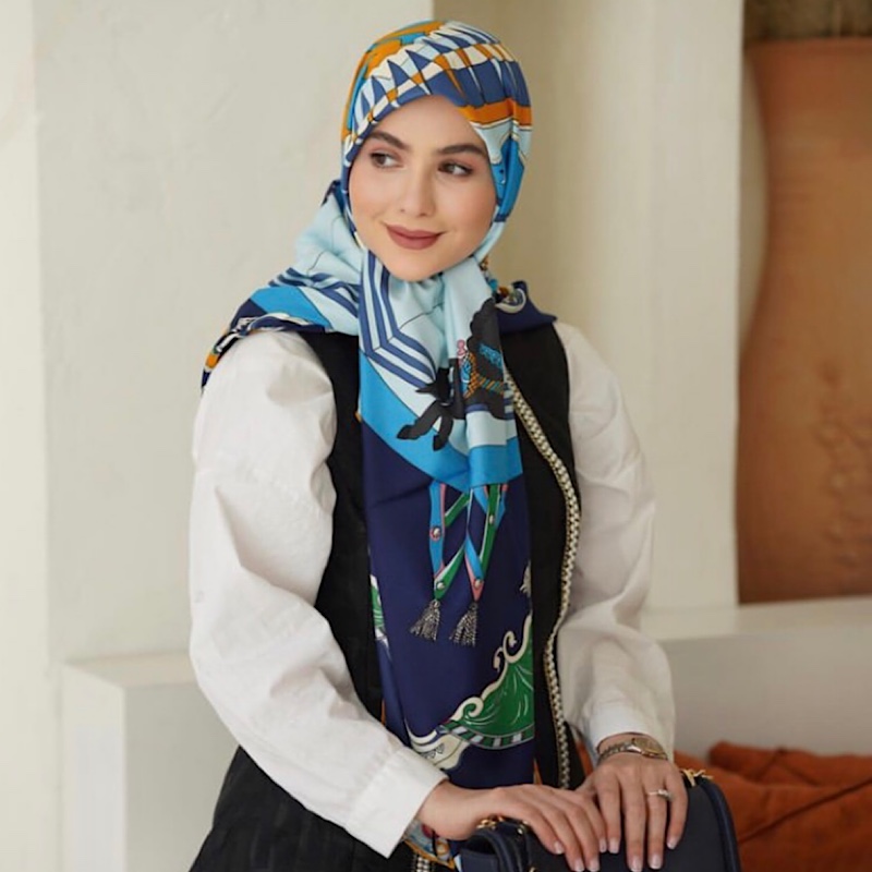  روسری ابریشم توییل (0130) وارداتی طرح انیمال دست دوز فرانسوی قواره 140