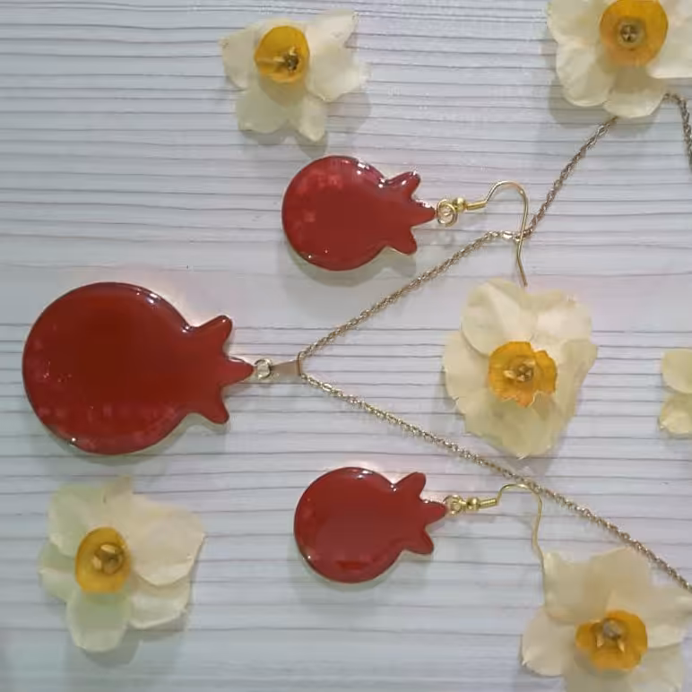 ست جذاب برای شب یلدا ست اناری با دونه های انار