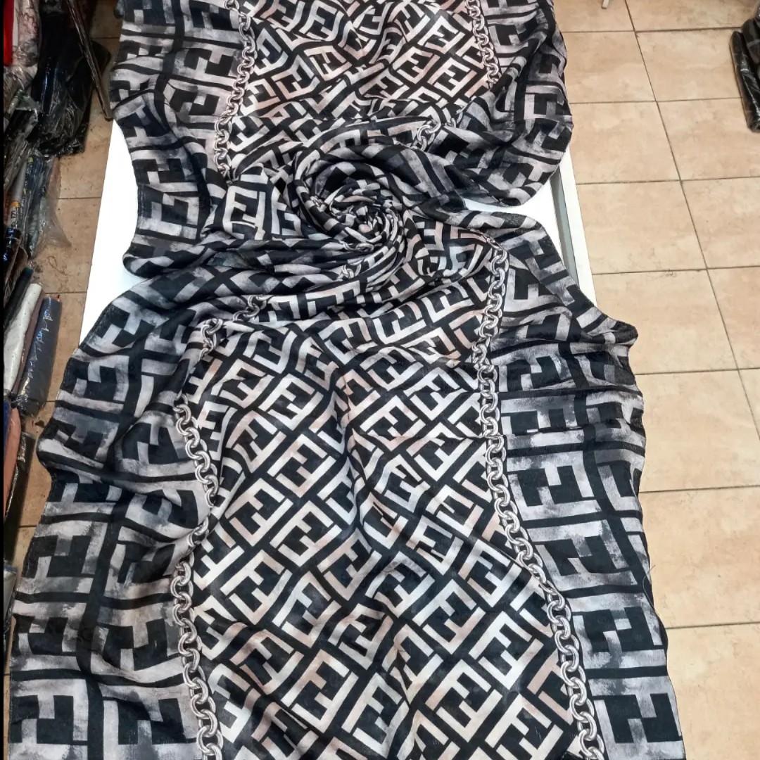 شال نخی تابستانی منگوله دار  قواره 85 در 2متر تک رنگ کیفیت نخ اعلا  مناسب فصل  ایستایی عالی روی سر 