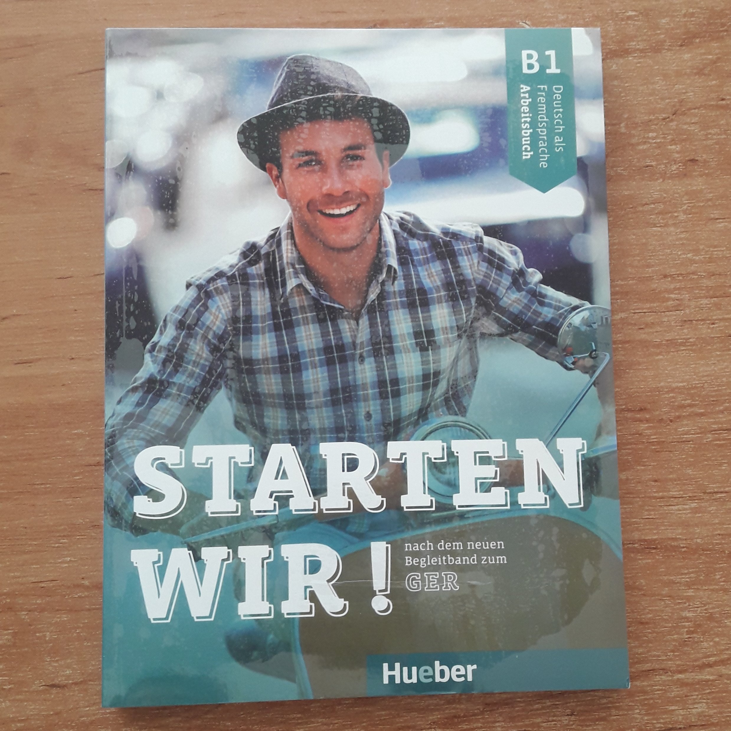 کتاب زبان آلمانی اشتارتن ویا Starten Wir B1 به همراه کتاب کار و DVD