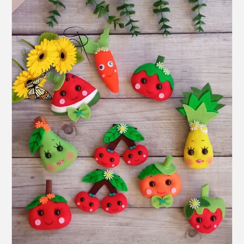 انواع مگنت دست ساز نمدی