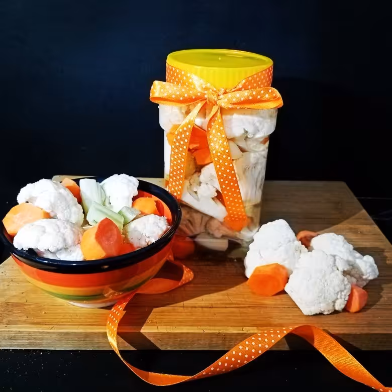 ترشی شور خانگی  800 گرمی 