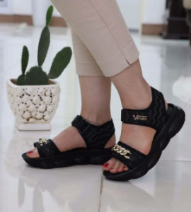 صندل زنانه. شیک و راحت