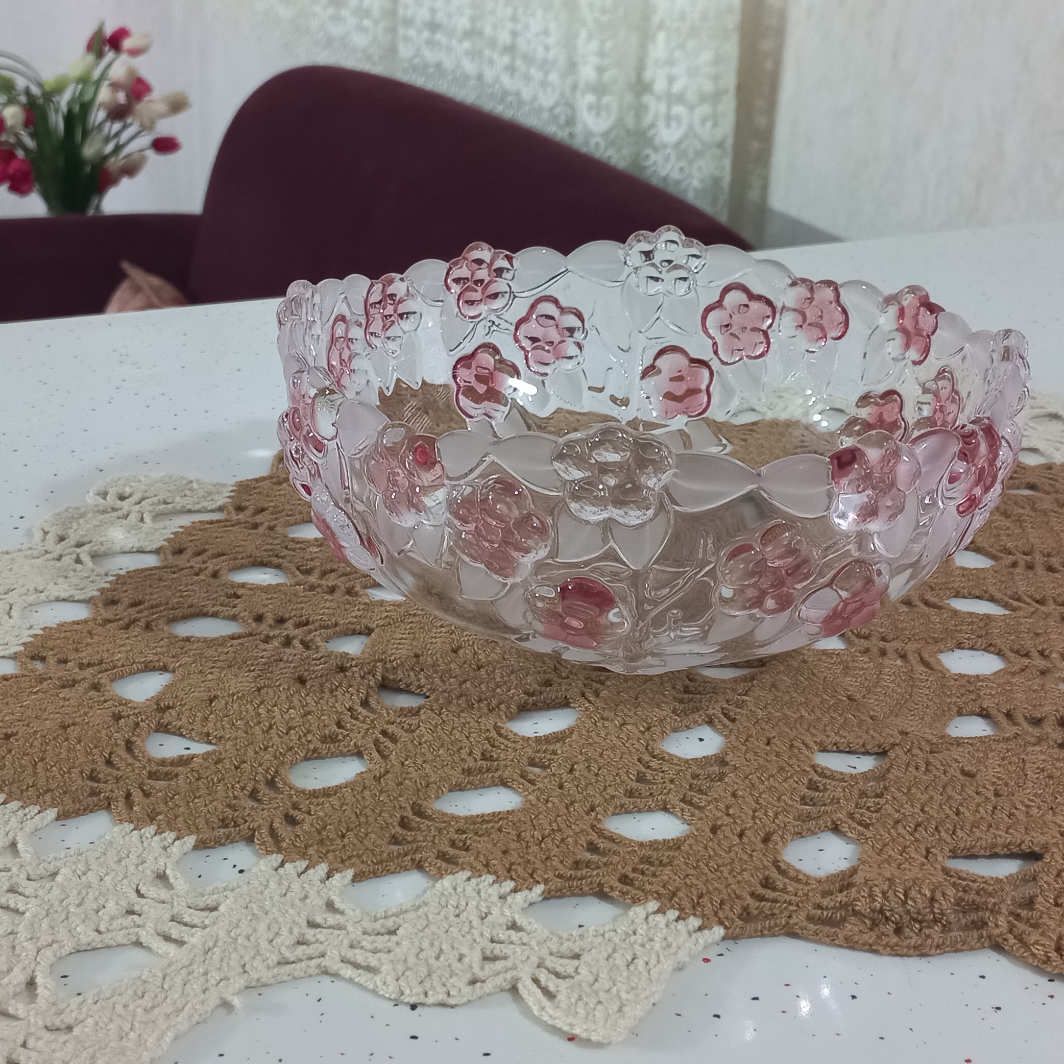 رومیزی کار بافت  و رنگ کرم نسکافه ای اندازه 1 متر