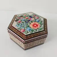 جعبه جواهرات خاتم کاری شش ضلعی با دو طرح نقاشی مینیاتور گل و مرغ و  تذهیب(ارسال رایگان)