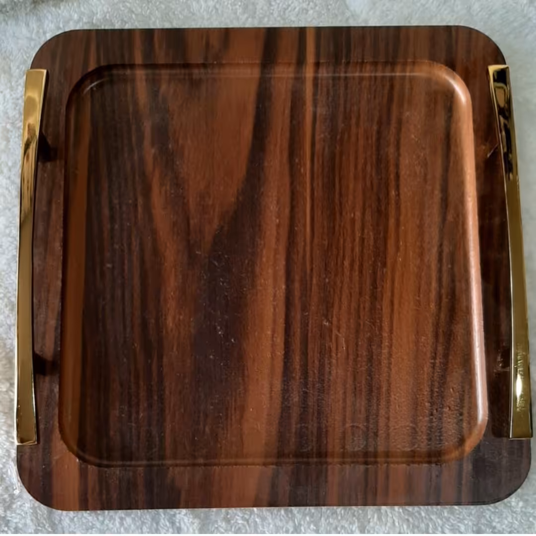 سینی چوبی دسته فلزی رنگ طلایی مربعی شکل