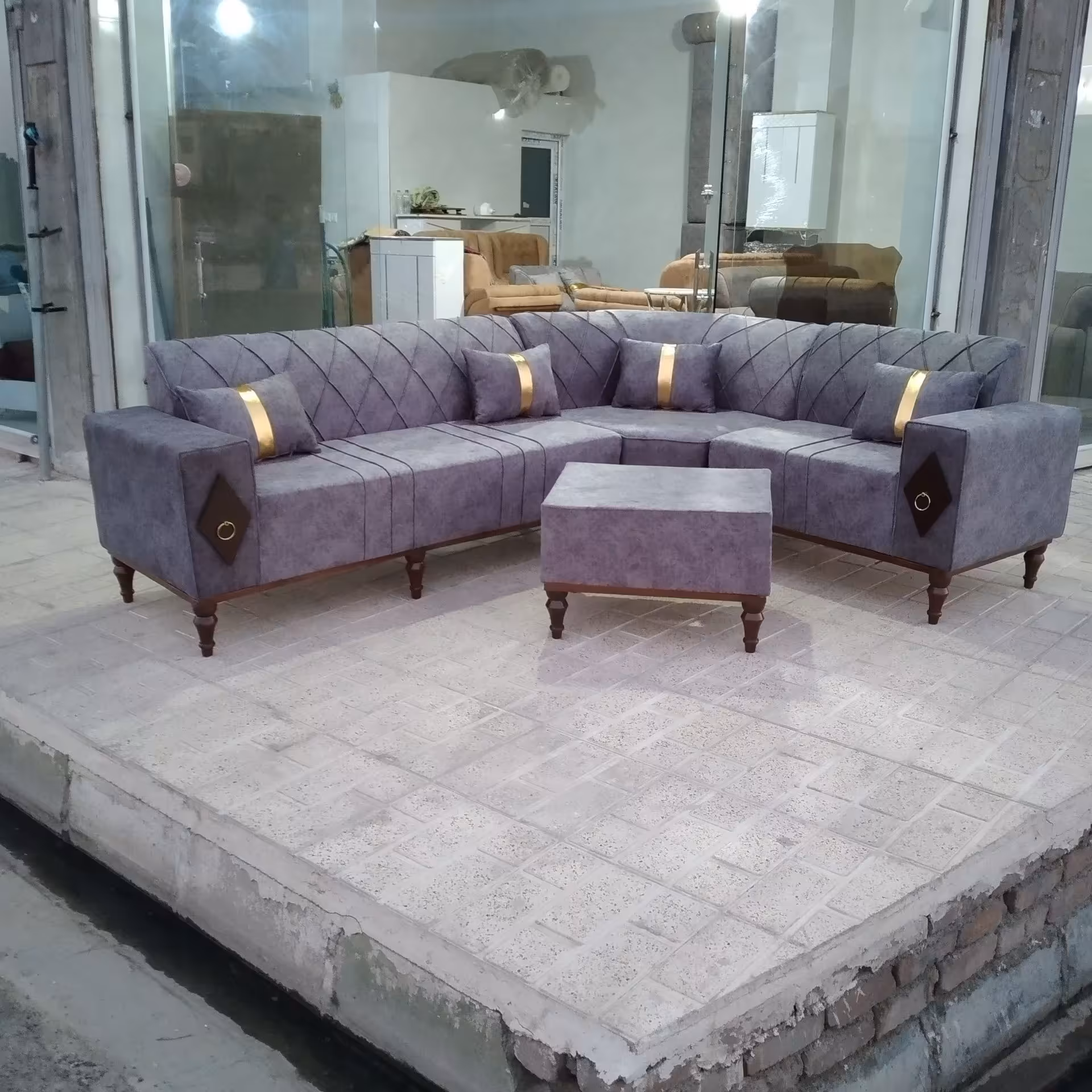 مبل ال چستر پایه چوبی خراطی شده در رنگبندی متنوع به سلیقه شما عزیزان