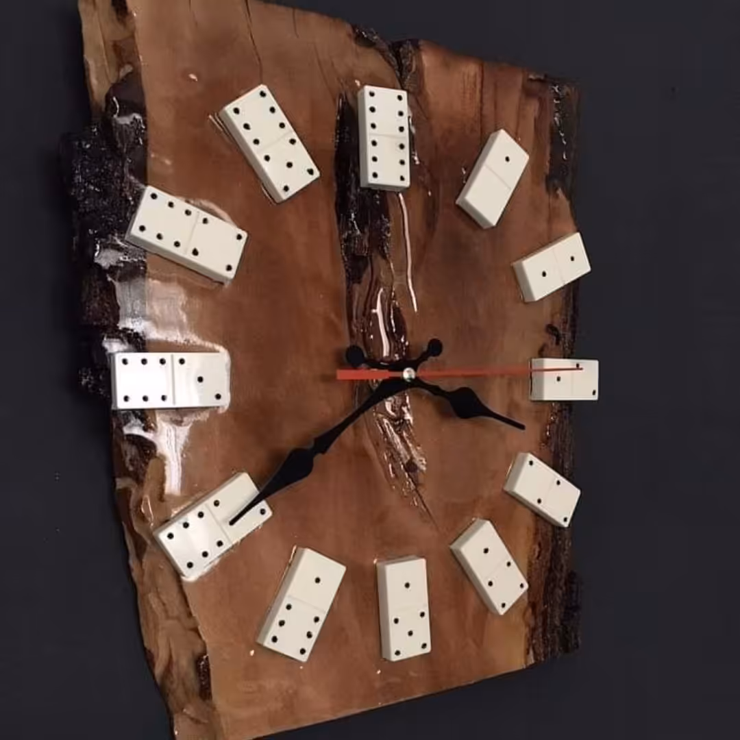 ساعت دیواری از جنس چوب گردو با دوام و زیبا در رنگهای متنوع