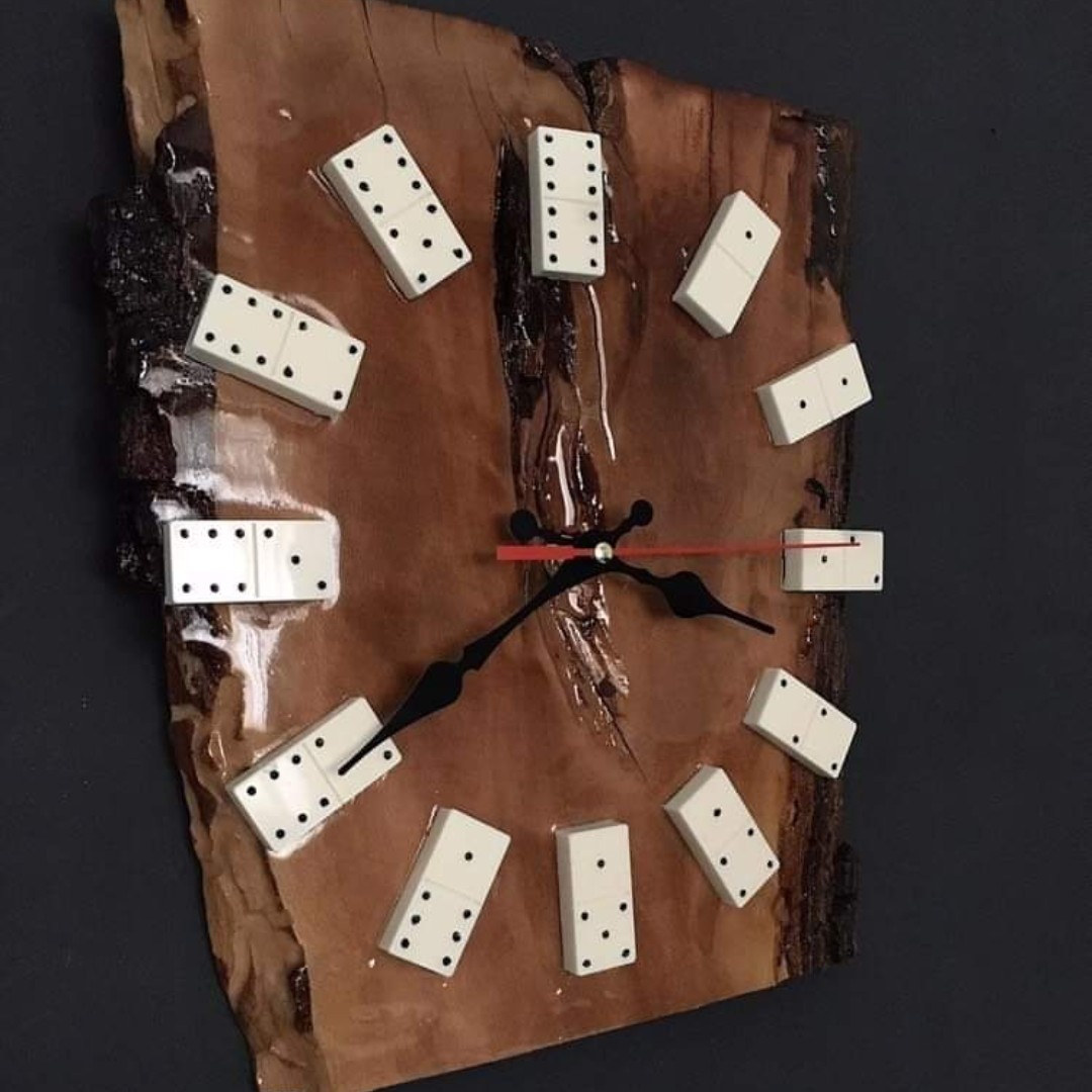ساعت دیواری از جنس چوب گردو با دوام و زیبا در رنگهای متنوع