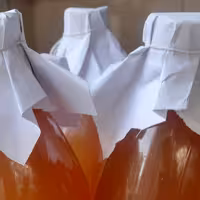 سرکه انگورخالص ارگانیک،، خانگی،، رنگ عالی،، طعم بینظیر،، کاملابهداشتی