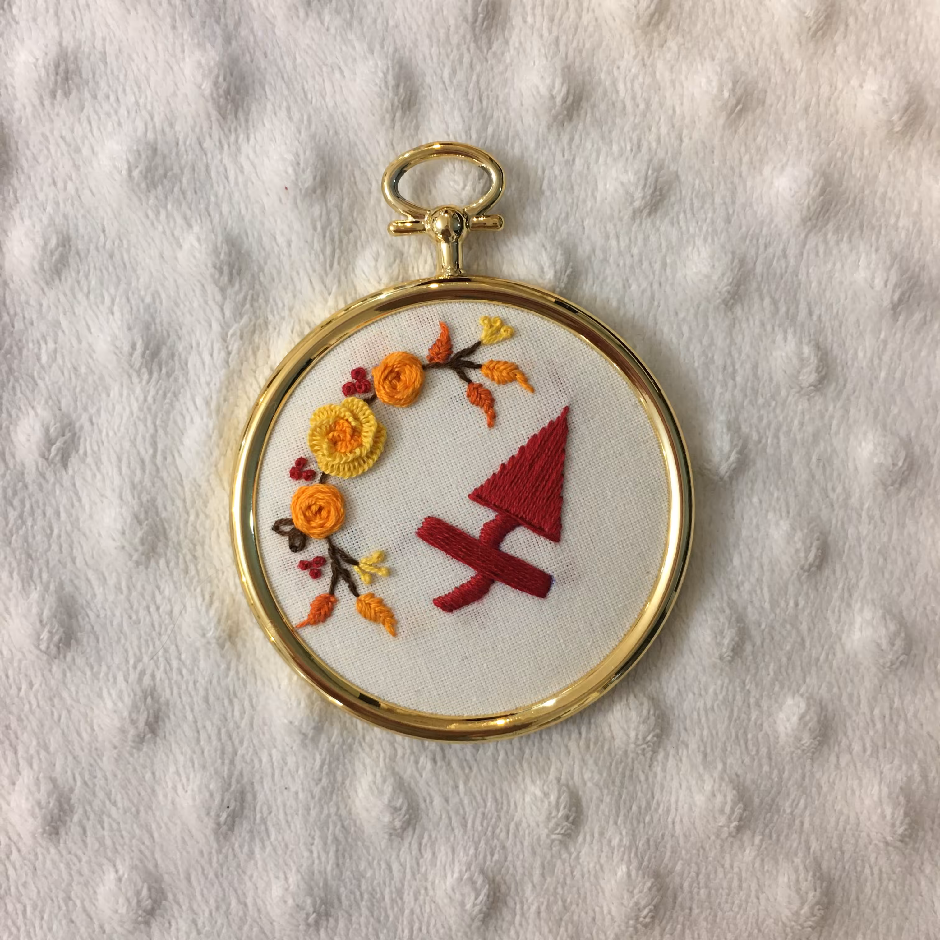 سمبلهای تولد گلدوزی شده با دست