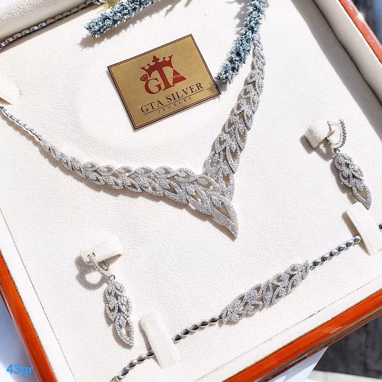 سرویس جواهری برلیان مدل برگ نقره 925 روکش طلا کیفیت درجه یک و تضمینی و دارای فاکتور معتبر برندgta