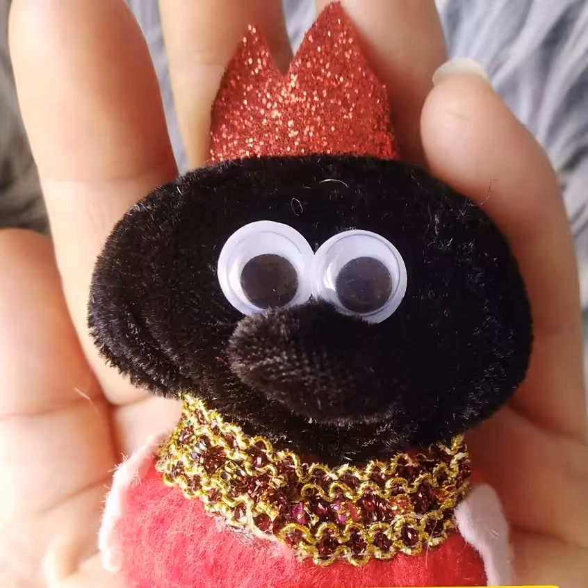 آویز کلید وآیینه ماشین حاجی فیروز مخملی پرشده با بهترین الیاف 12سانتی