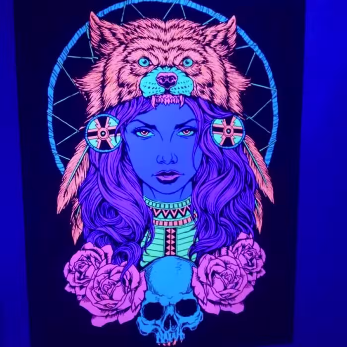 تابلو بلک لایت با طرح گرگ درنده سایز 30 در 20 سانتی متر Blacklight