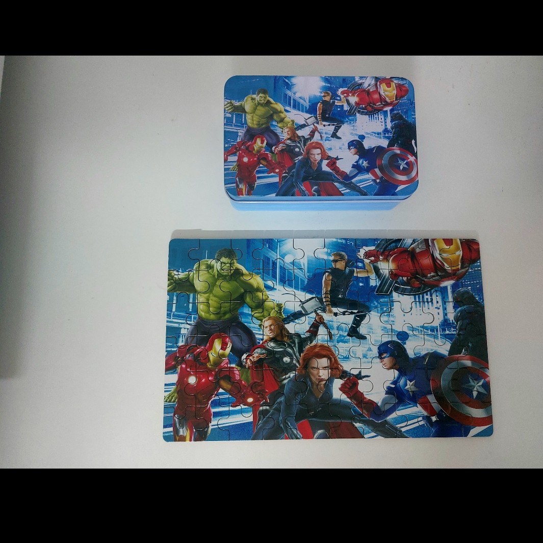 پازل چوبی 60 تکه خارجی جعبه دار  طرح مرد امریکایی