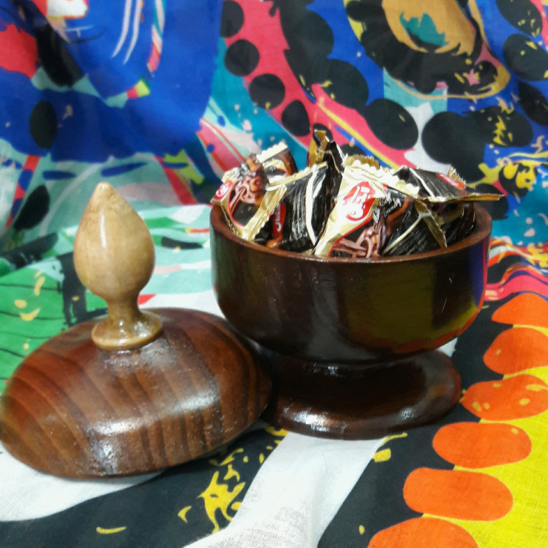 شکلات خوری چوبی